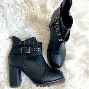 Heels boots zip in the back